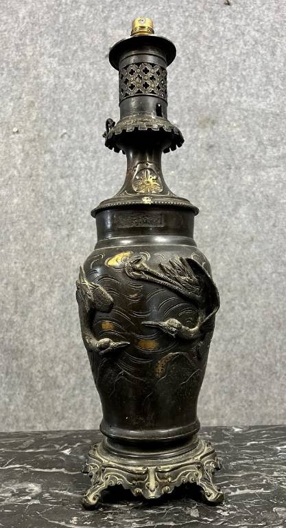 lampe Chinoise en bronze patiné et doré à décor d'oiseaux époque Napoléon III | Puces Privées