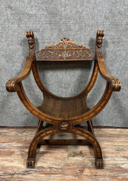 Paire de fauteuils Dagobert en noyer massif style Renaissance italienne | Puces Privées