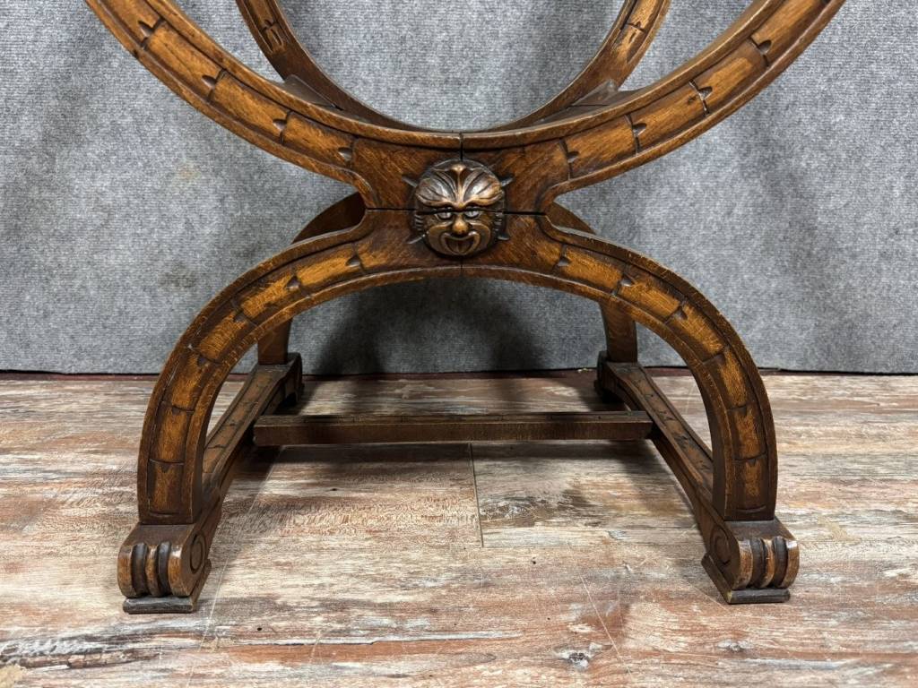 Paire de fauteuils Dagobert en noyer massif style Renaissance italienne | Puces Privées