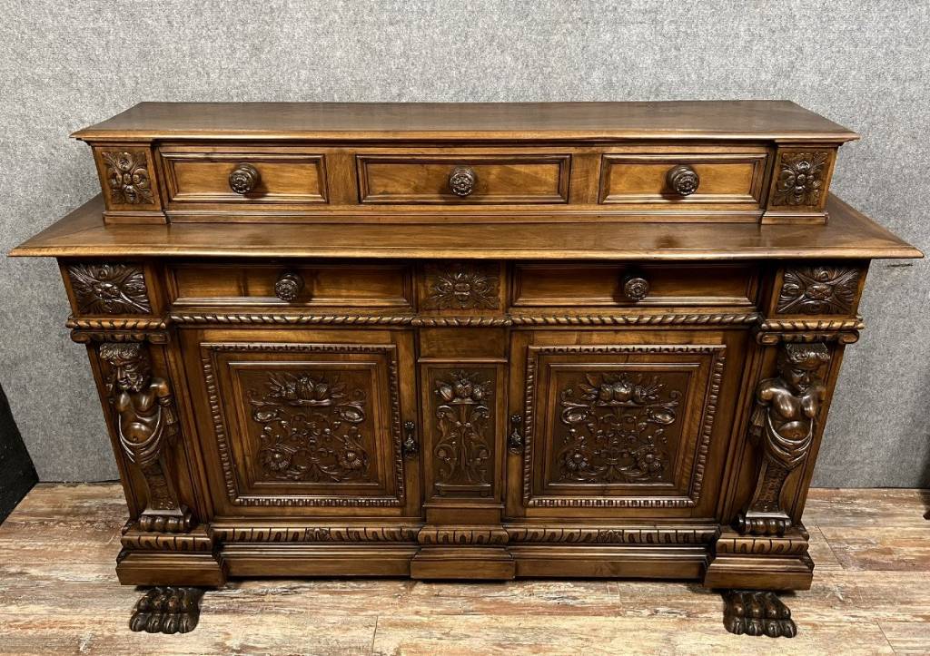 buffet a gradin aux cariatides style Renaissance en noyer vers 1880 | Puces Privées