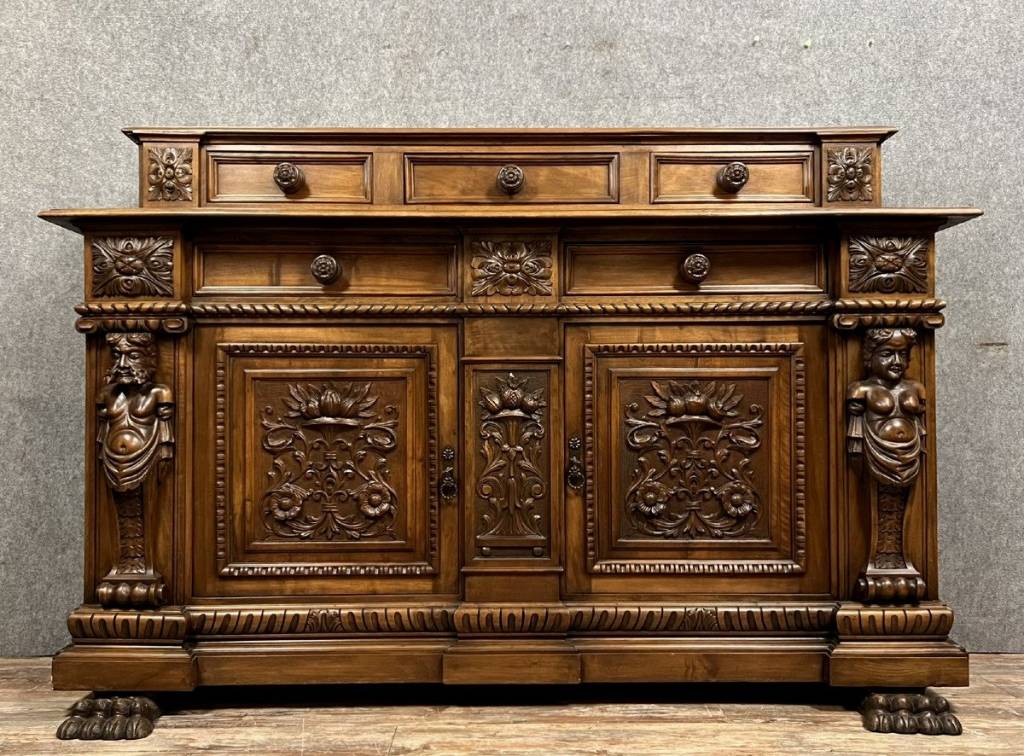 buffet a gradin aux cariatides style Renaissance en noyer vers 1880 | Puces Privées