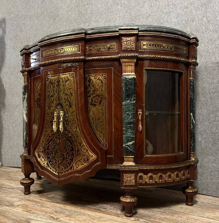 Dans l'esprit de André Charles Boulle : Superbe Commode vitrine a portes de forme demie lune | Puces Privées