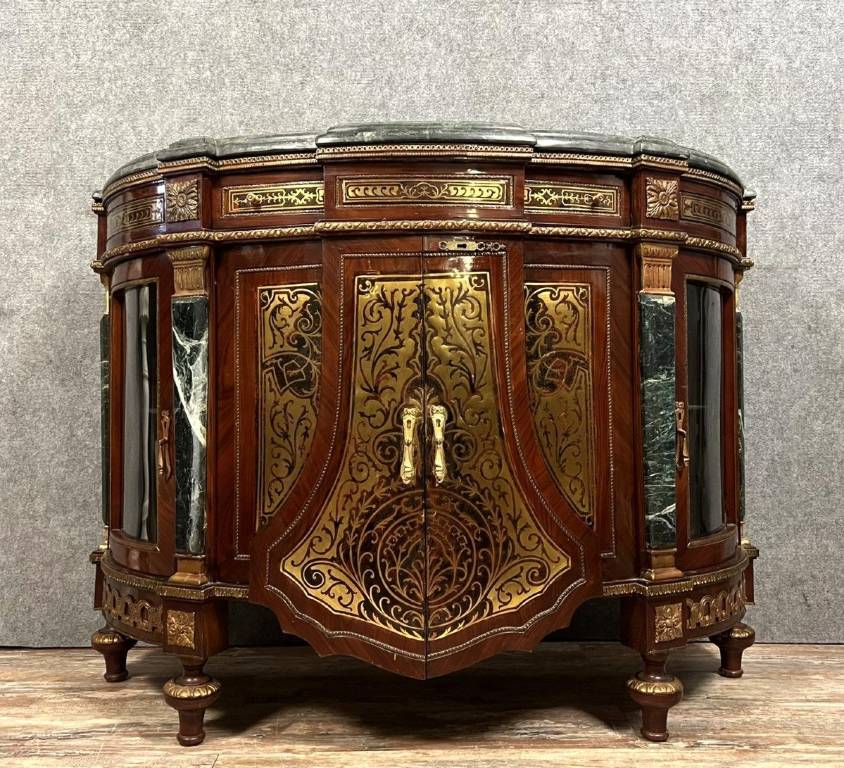 Dans l'esprit de André Charles Boulle : Superbe Commode vitrine a portes de forme demie lune | Puces Privées