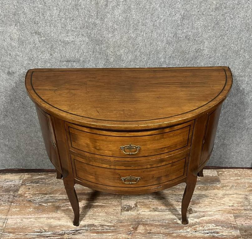 commode demie lune style Transition Louis XV / Louis XVI en acajou marqueté de filets d’ébène circa 1880 | Puces Privées