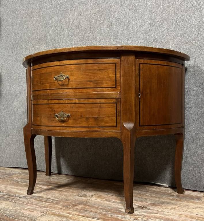 commode demie lune style Transition Louis XV / Louis XVI en acajou marqueté de filets d’ébène circa 1880 | Puces Privées