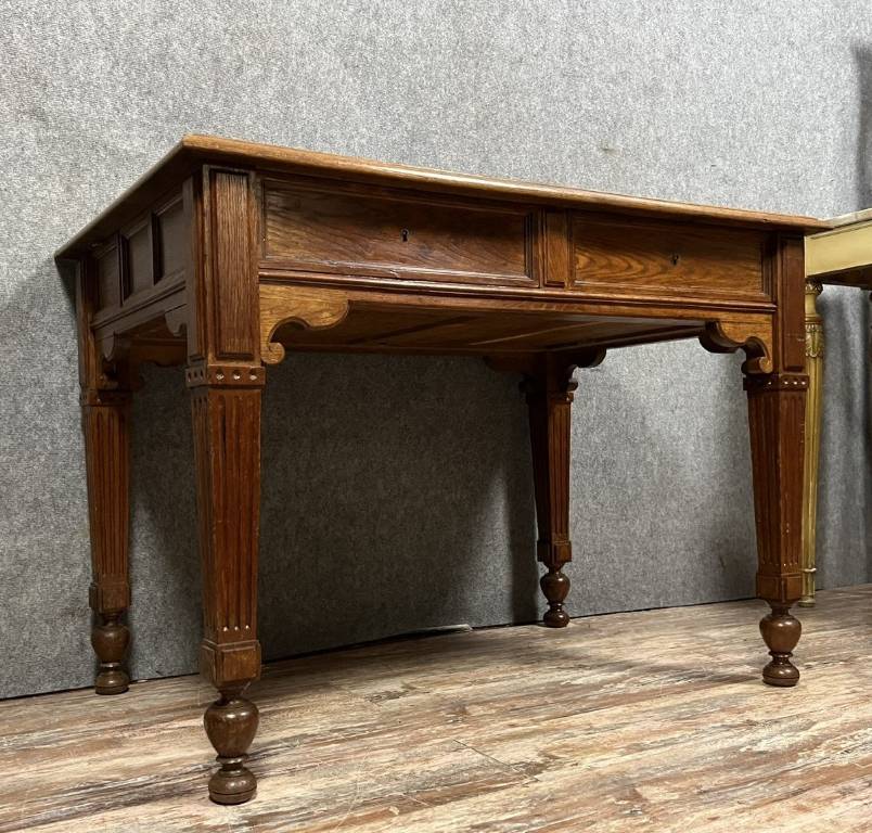 bureau de centre en chêne massif style Louis XVI a tiroirs secrets circa 1850 | Puces Privées