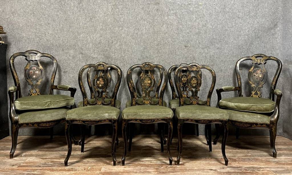 ensemble de salon époque Napoléon III en bois laqué noir à riche décor floral par incrustation de nacre | Puces Privées
