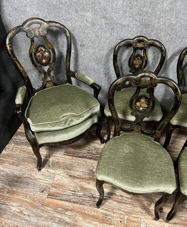 ensemble de salon époque Napoléon III en bois laqué noir à riche décor floral par incrustation de nacre | Puces Privées