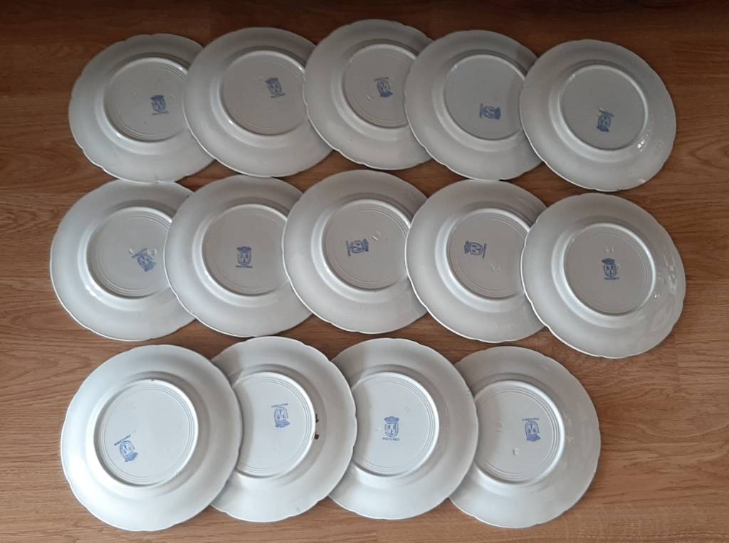 Lot 14 assiettes parlantes | Puces Privées