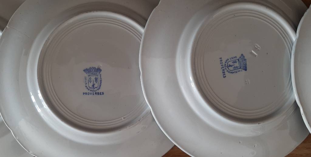 Lot 14 assiettes parlantes | Puces Privées