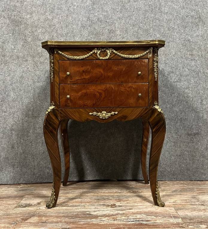 commode d'apparat de style Louis XV en marqueterie (seconde moitié XXe) | Puces Privées