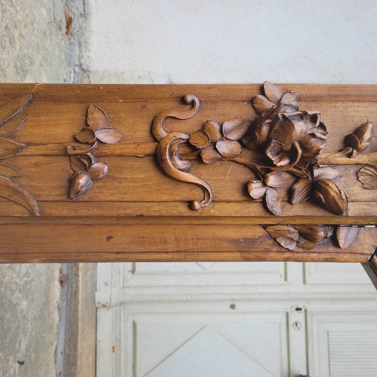 Cheminée Art Nouveau en noyer massif | Puces Privées