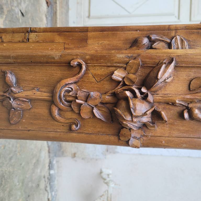Cheminée Art Nouveau en noyer massif | Puces Privées