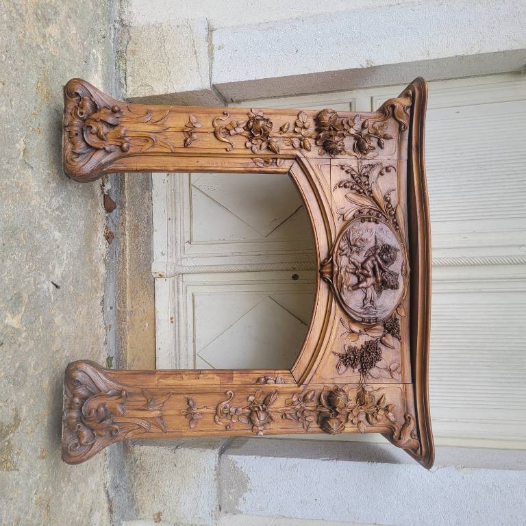 Cheminée Art Nouveau en noyer massif | Puces Privées