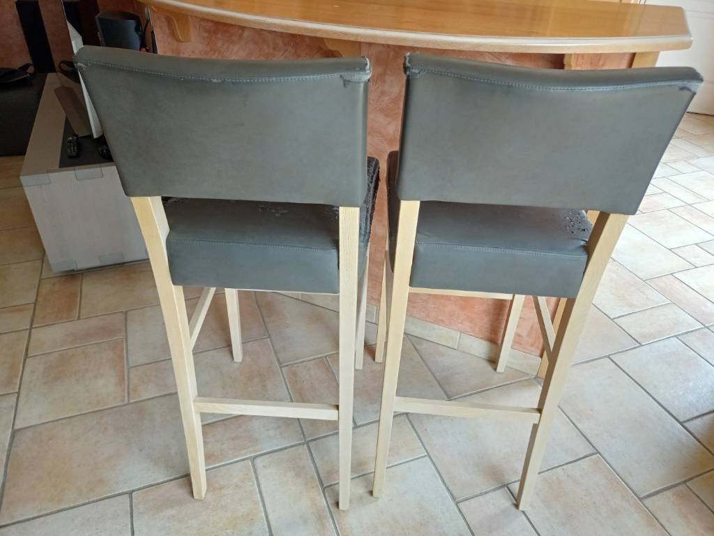 2 Tabourets/Chaises de bar, chêne massif du Jura par Artisan ébéniste | Puces Privées