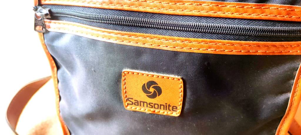 Sac de voyage Samsonite® vintage 1980 et son certificat d'authenticité | Puces Privées