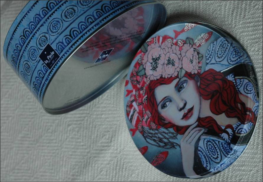 Boite métal ronde, décoration signée Delphine Cossais | Puces Privées