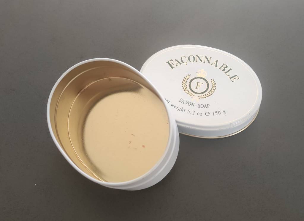 Boîte à savon en métal, parfum Façonnable® rare | Puces Privées