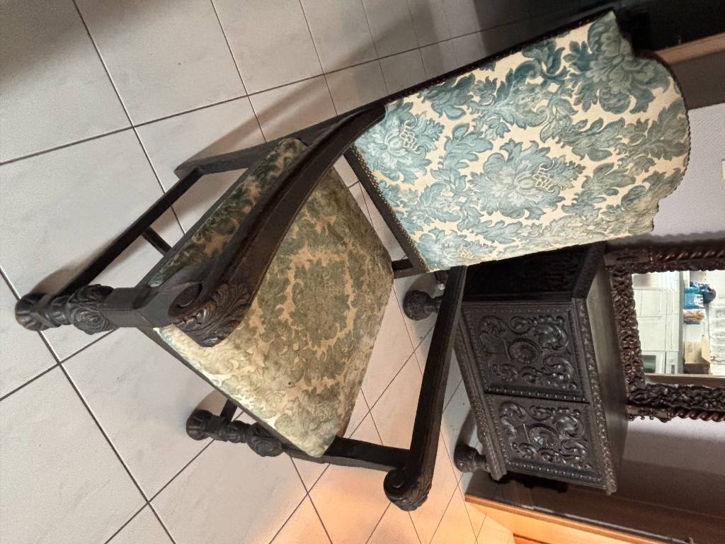 Fauteuil tapissier bois vintage | Puces Privées