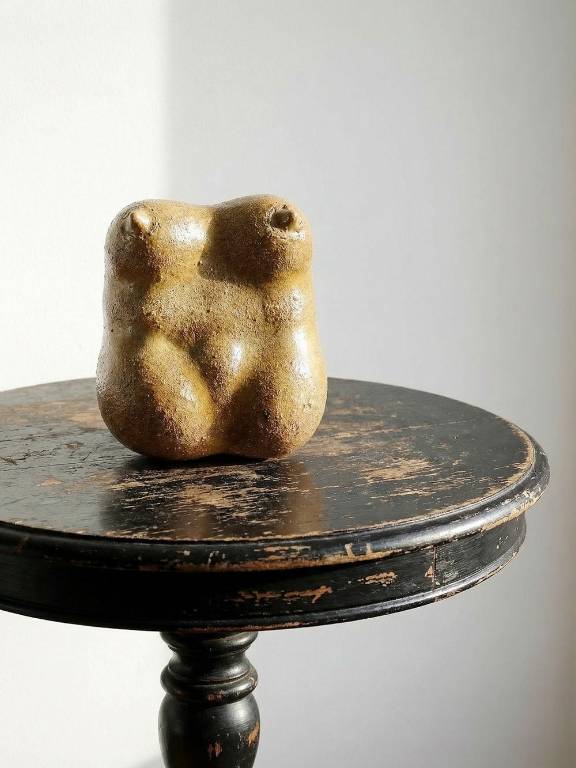 Petite Vénus sculpturale en grès, buste de femme, vintage signé, années 90 | Puces Privées