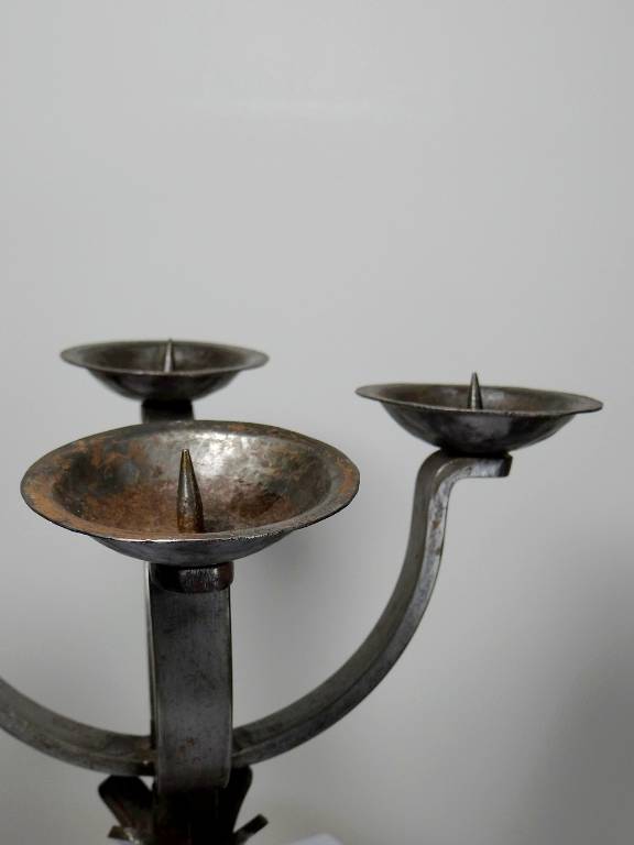 Paire de chandeliers brutalistes massifs en fer forgé 4 feux vintages | Puces Privées