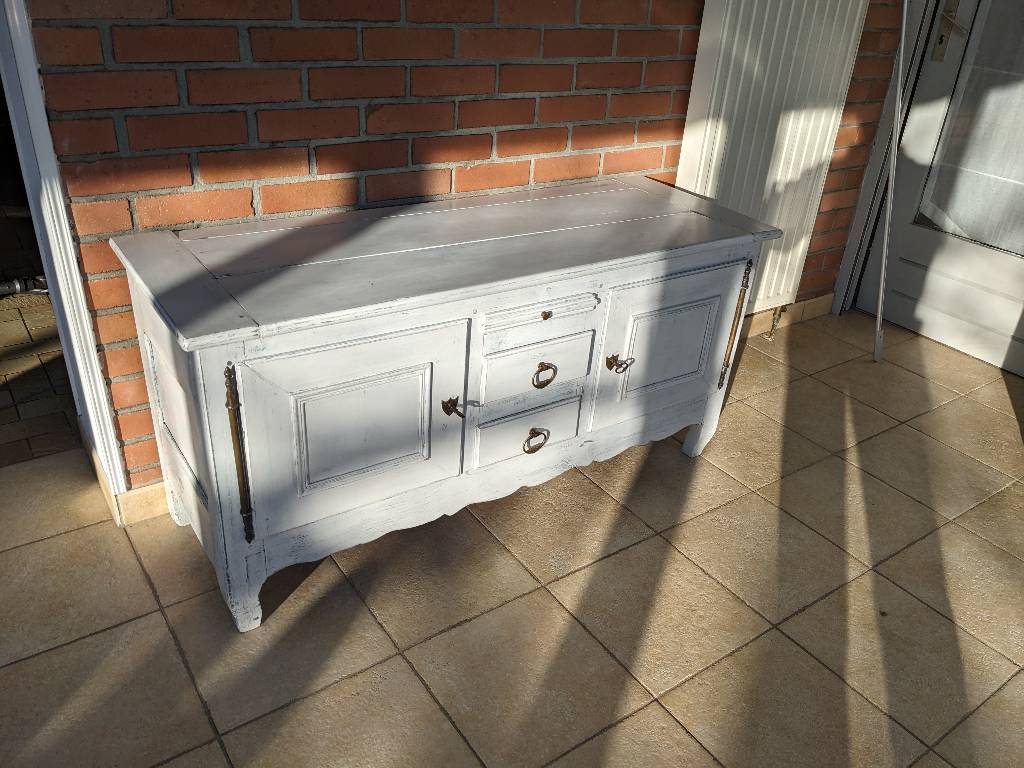 armoire vitrée (vaisselier) et meuble bas, patine blanche | Puces Privées