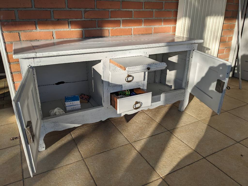 armoire vitrée (vaisselier) et meuble bas, patine blanche | Puces Privées