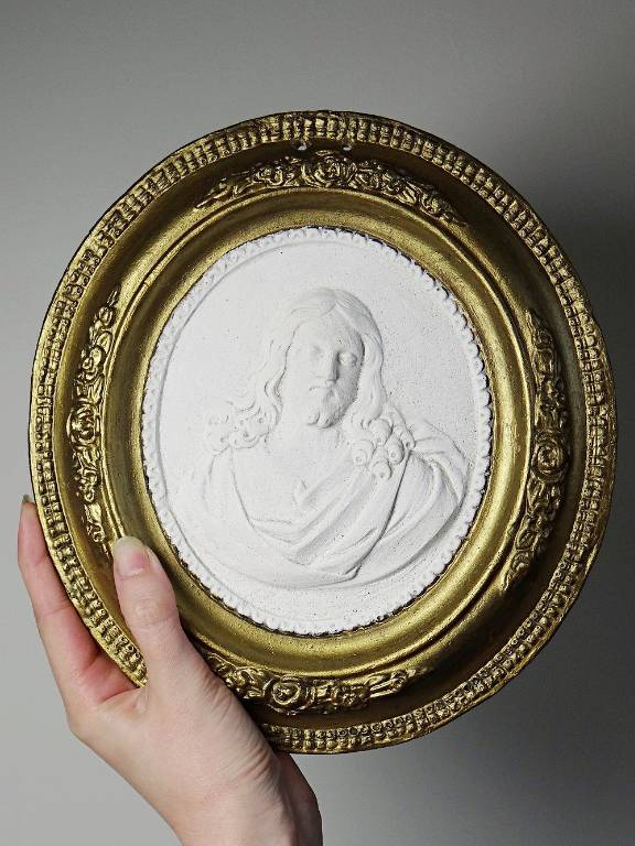 Médaillon mural religieux Christ plâtre ancien XIXe style Louis XVI XIXe | Puces Privées