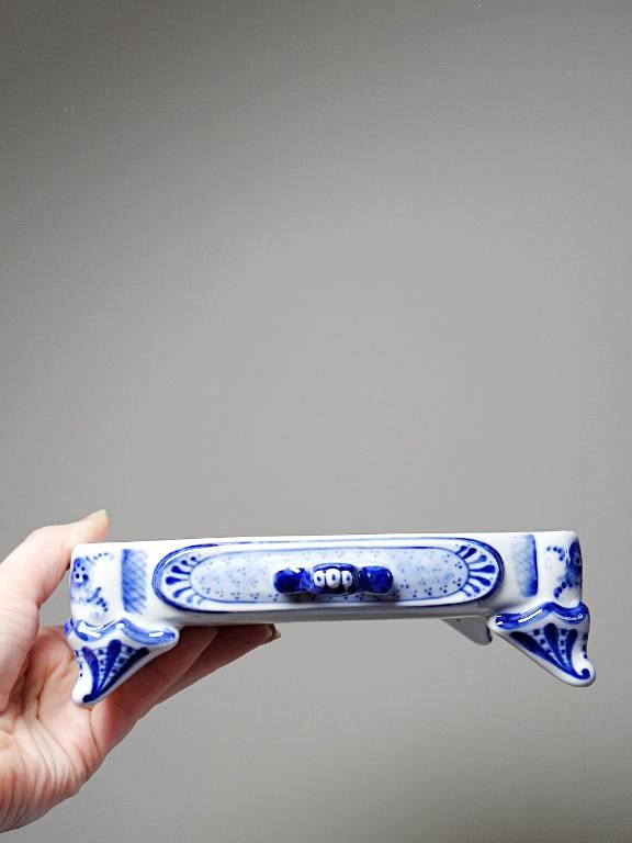 Rare et unique Echiquier de voyage porcelaine de Gzhel signé Yuri Garanin | Puces Privées