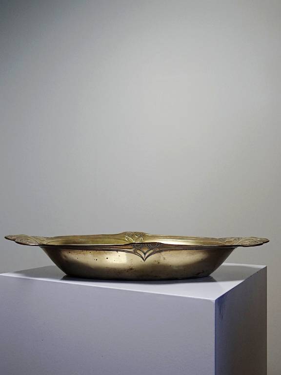 Plat coupe en laiton repoussé Art Nouveau ancien XIXe feuilles de lierre | Puces Privées