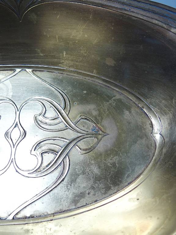 Plat coupe en laiton repoussé Art Nouveau ancien XIXe feuilles de lierre | Puces Privées