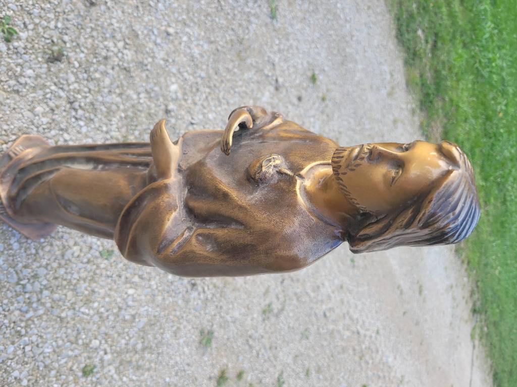 Statue en bronze | Puces Privées