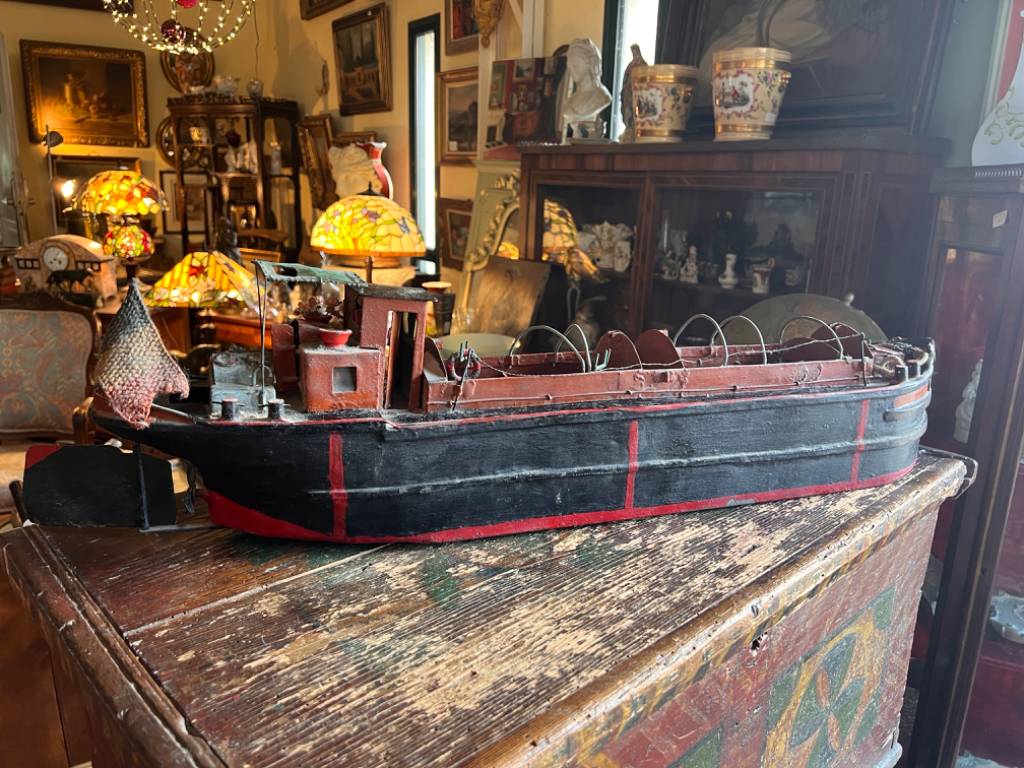 ANCIENNE MAQUETTE DE PENICHE PARISIENNE EN BOIS ET METAL circa 1930 | Puces Privées