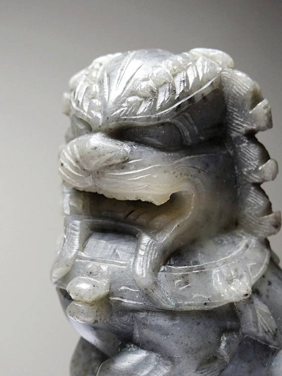 Paire de petits Chiens/Lions Foo en pierre de savon sculptée vintages | Puces Privées