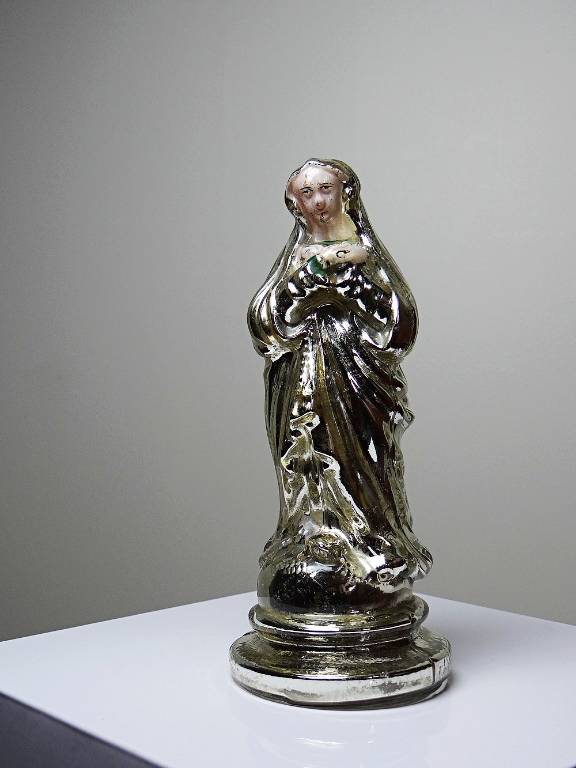 Ancienne petite vierge en verre églomisée polychrome XIXe | Puces Privées