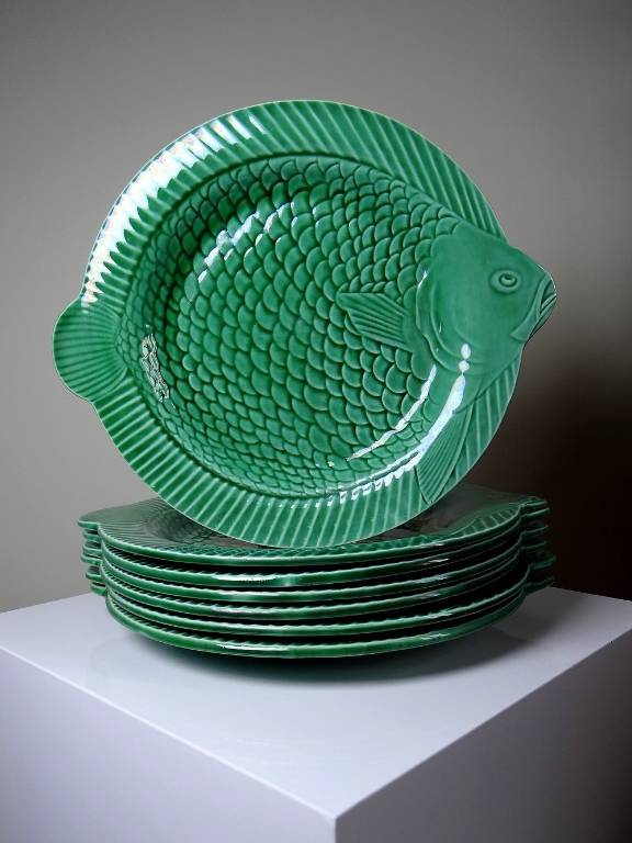 7 Assiettes plates anciennes poissons vert barbotine de Sarreguemines | Puces Privées