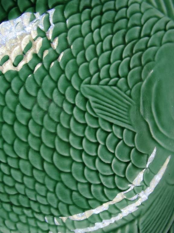 7 Assiettes plates anciennes poissons vert barbotine de Sarreguemines | Puces Privées