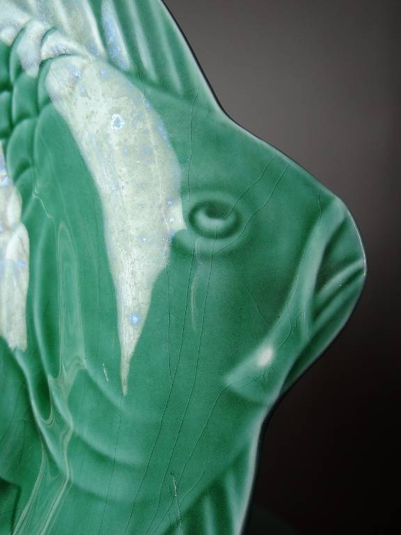 7 Assiettes plates anciennes poissons vert barbotine de Sarreguemines | Puces Privées