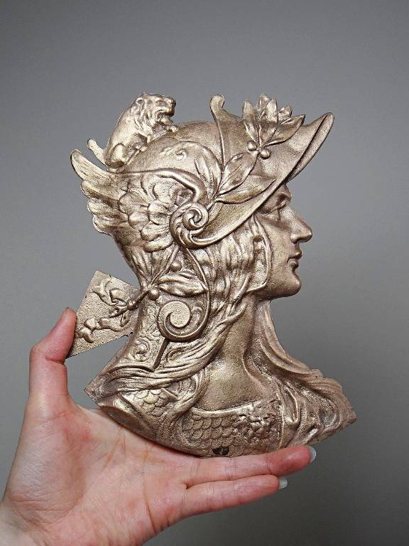 Plaque en bronze doré ancien profil de Marianne Art Nouveau | Puces Privées
