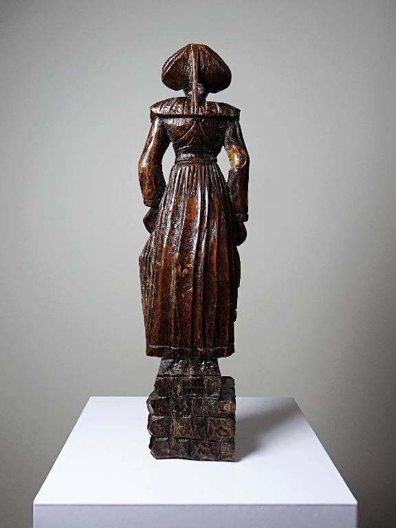 Statuette ancienne en bois sculpté femme bretonne en habit traditionnel | Puces Privées