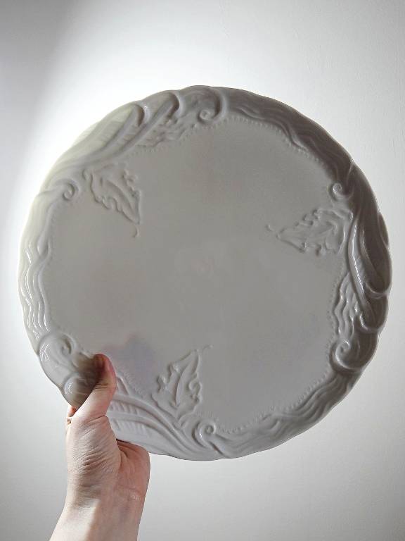 Grand plat à tarte vintage/ancien porcelaine fine de Limoges blanche | Puces Privées