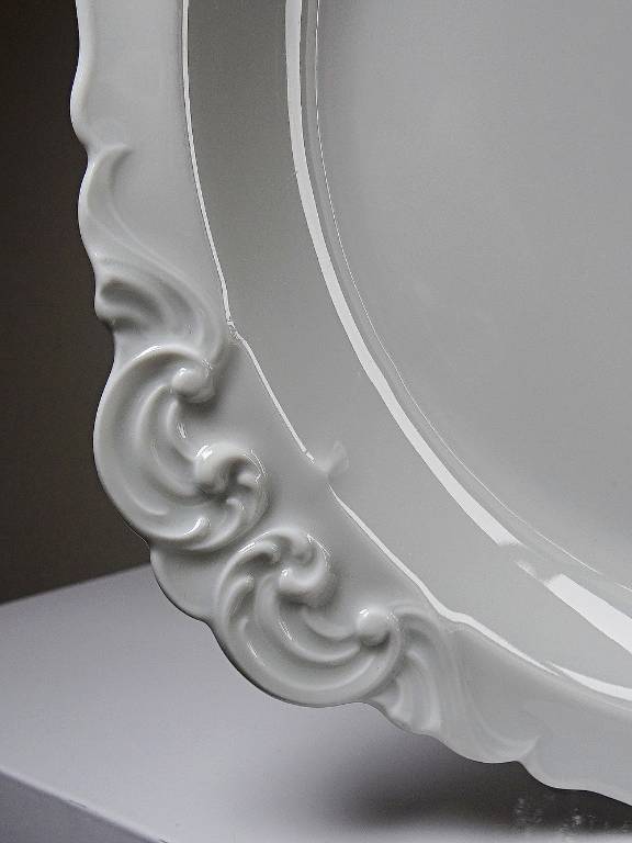 Grand plat de service porcelaine fine de Limoges blanche vintage/ancien | Puces Privées