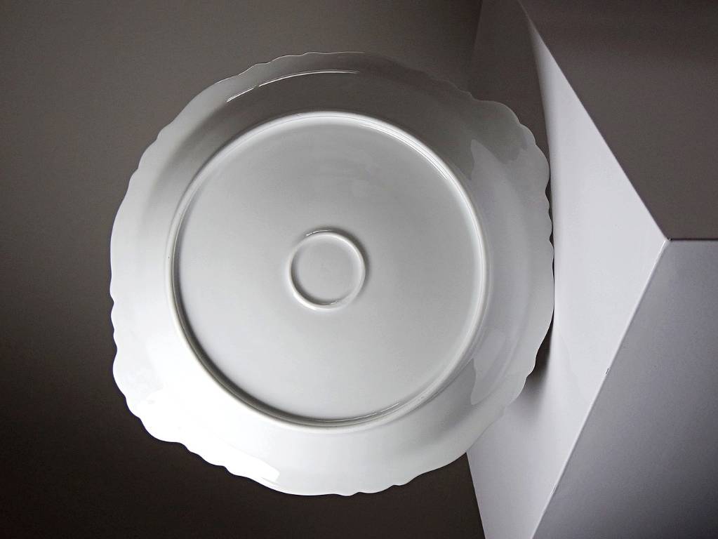 Grand plat de service porcelaine fine de Limoges blanche vintage/ancien | Puces Privées