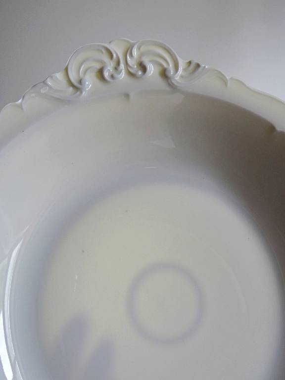 Grand plat de service creux porcelaine fine de Limoges blanche vintage/ancien | Puces Privées