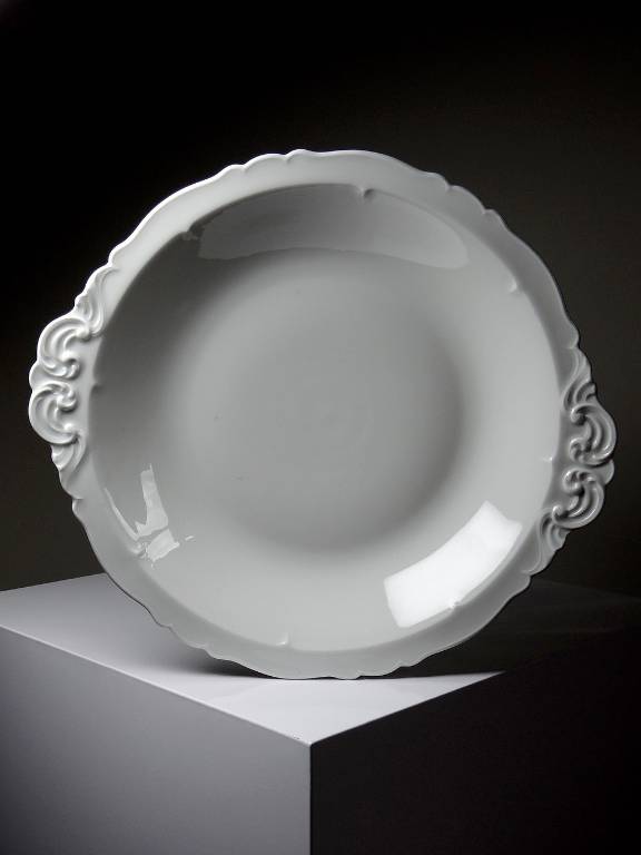 Grand plat de service creux porcelaine fine de Limoges blanche vintage/ancien | Puces Privées