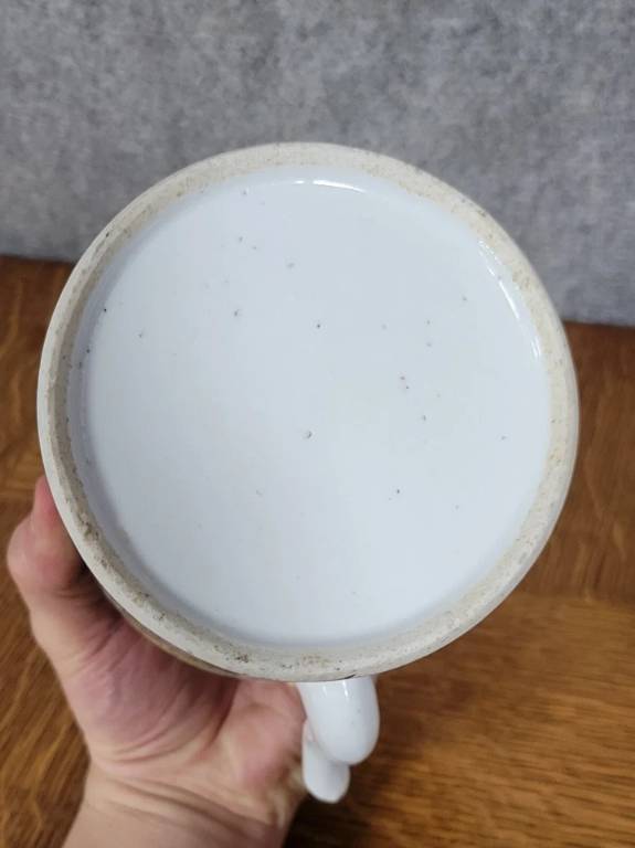 Asie XXeme : Theiére de forme ronde en porcelaine émaillée polychrome | Puces Privées