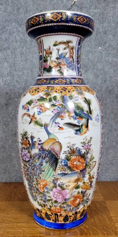 Asie XXeme : grand vase en porcelaine | Puces Privées