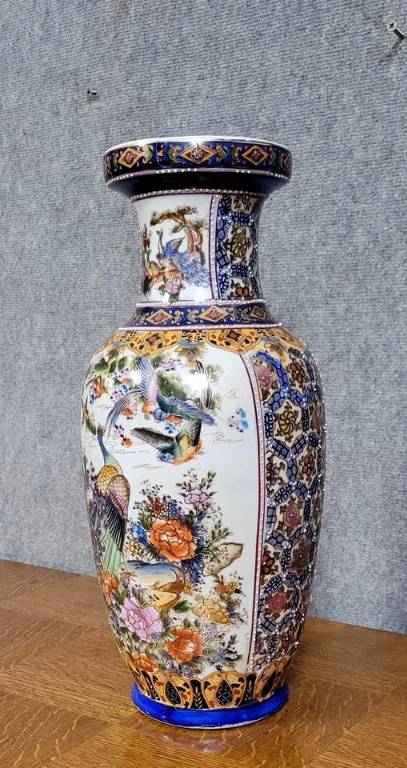 Asie XXeme : grand vase en porcelaine | Puces Privées