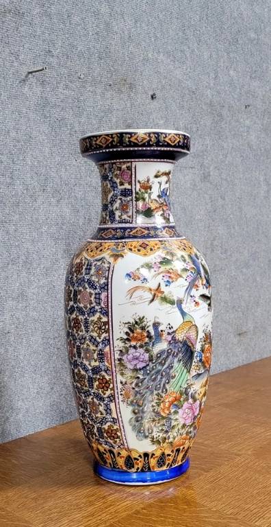 Asie XXeme : grand vase en porcelaine | Puces Privées
