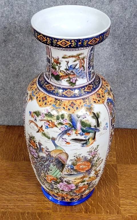 Asie XXeme : grand vase en porcelaine | Puces Privées
